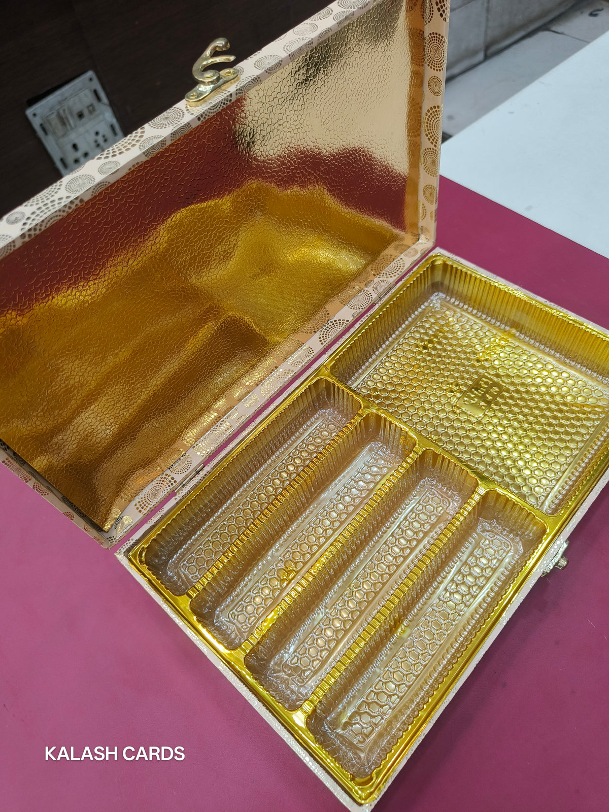 KL9049 Premium Bhaji Box with Laser Cut Acrylic Mirror (1 Kg Capacity)-Kalash Cards