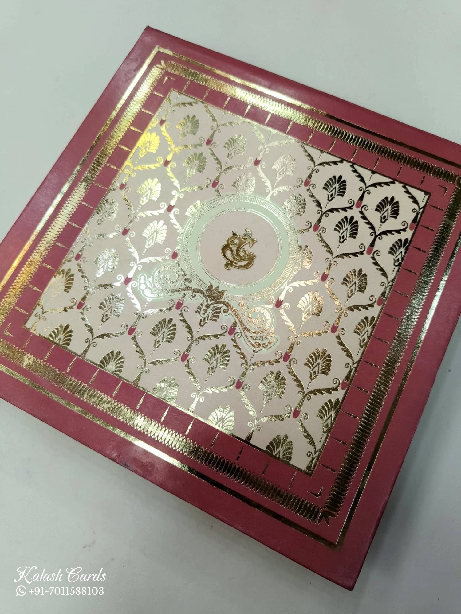 KL9042 Traditional Design Cardboard Gift Box with 2 Printed Cards & Cavity