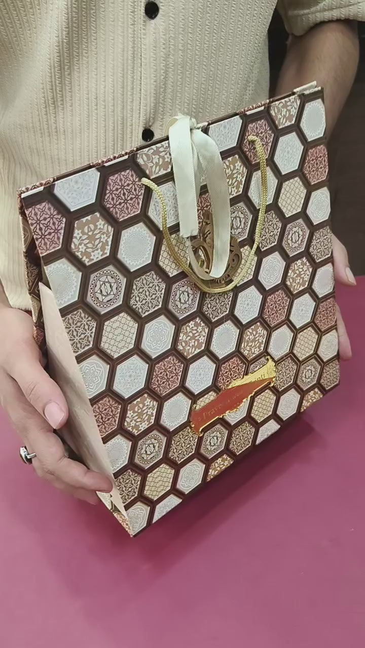 KL9014 Traditional Design Hand Bag Style Luxury Gift Box with 2 Printed Page Cards (2 Jars)