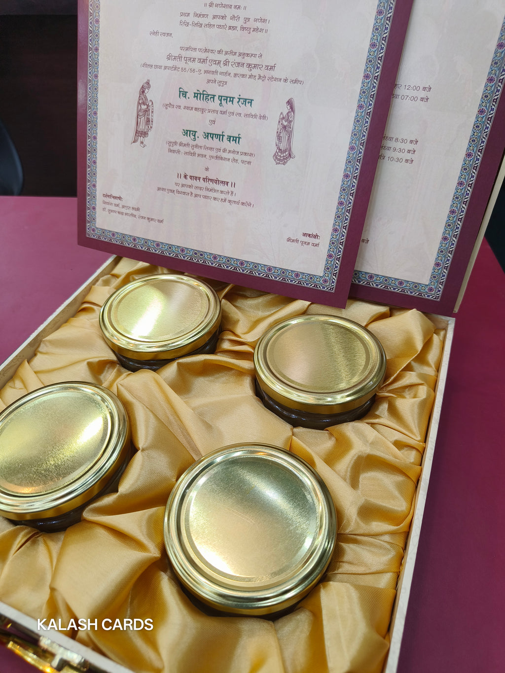 KL9005 Raja Rani Design Luxury Gift Box with 2 Printed Page Cards (4 Jars)-Kalash Cards