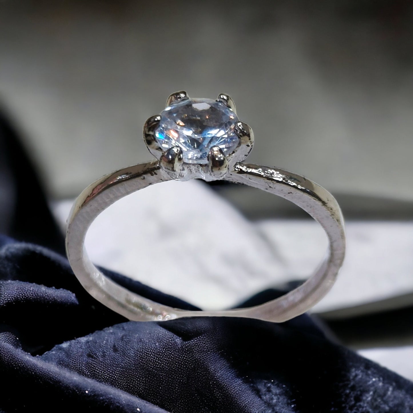 Elegant Imitation Silver Ring with Sparkling Stone-Kalash Cards